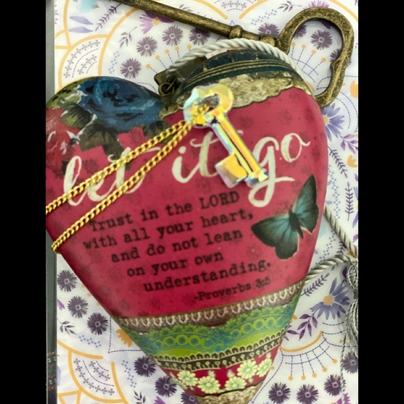 🦢🦢Swarovski crystal key pendant&gold chain - Picture 5 of 7